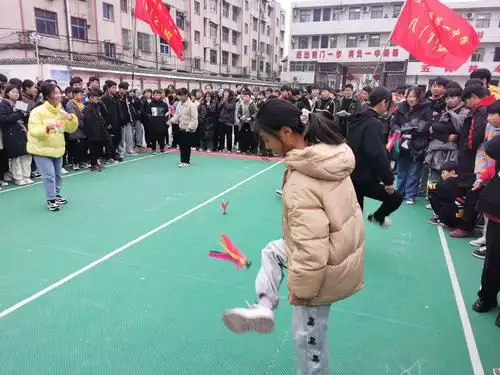 羽毽飞扬 多彩校园——记淮阳一中八年级学生踢毽子比赛
