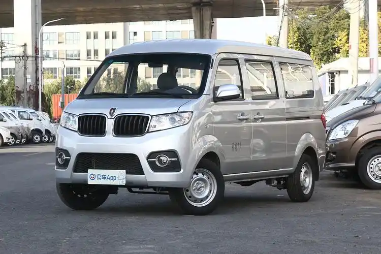 2019款金杯小海狮x30客车15l手动标准型7座国vi