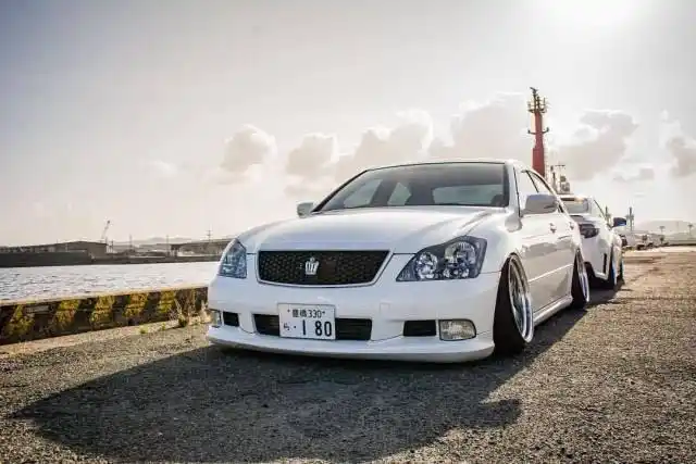 丰田经典12代皇冠～这低趴的姿态喜欢吗