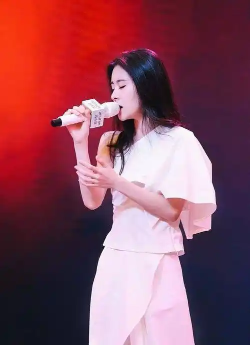 张碧晨:30岁当单亲妈妈,我与张杰是清白的,与谢娜是好姐妹_音乐