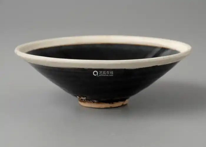 宋代磁州窑黑釉白口斗笠碗