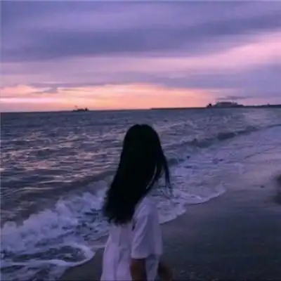 唯美女头背影或侧影 长发美女一个人伤感沉思,女生头像图片-回车桌面