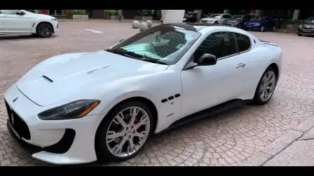 白富美最喜欢的豪车之一,街拍玛莎拉蒂granturismo,这是真漂亮.