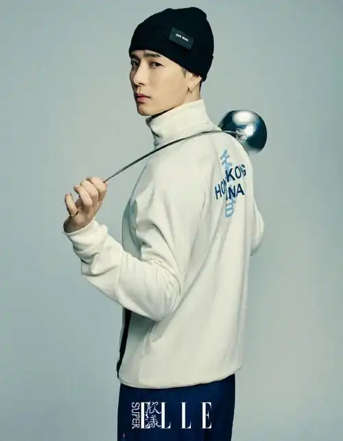 王嘉尔superelle开年刊封面