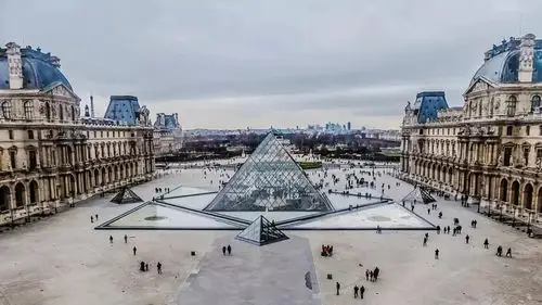 为何卢浮宫博物馆地下有台粒子加速器