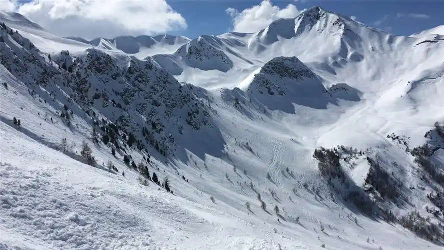 壮丽雪山美景高清桌面壁纸