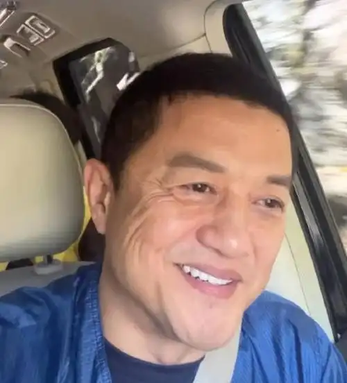 住豪宅,开豪车的失信人员李亚鹏,这次又因拖欠工资而被骂上热搜