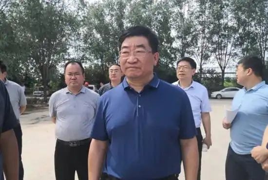 单县县委书记深入一线为企业发展服务