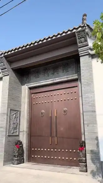 门楼完工你认为新中式门楼好看还是这种仿古门楼好看