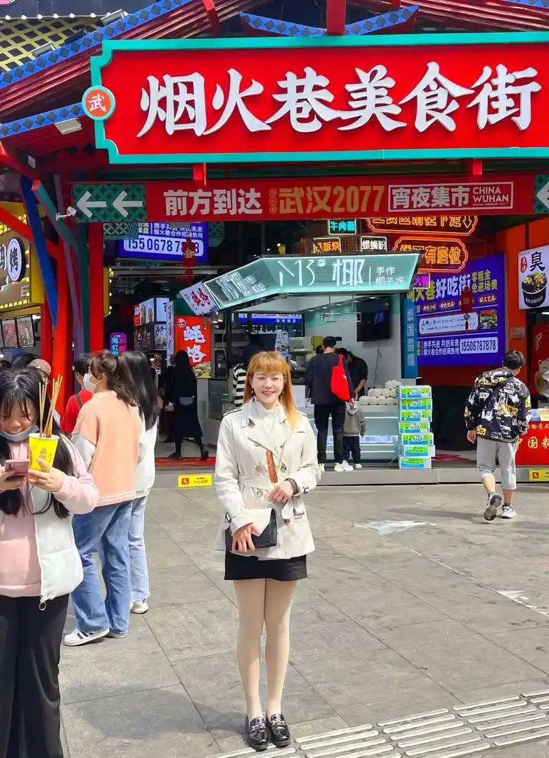 热闹的一条街 #美食街火爆小吃 #网红景点打卡 你不要觉得 - 抖音