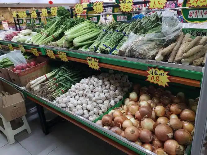 兴隆鑫超市,新上蔬菜,水果特价优惠欢迎新老顾客前来选购