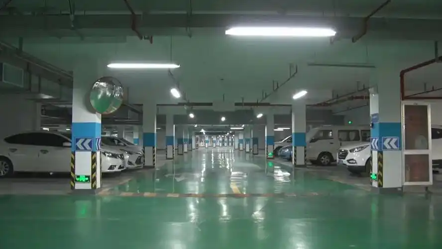 爱家华府小区二期停车场