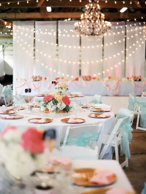 宴会厅小清新婚礼餐桌布置