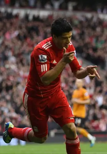 图文-[英超]利物浦2-1狼队 苏亚雷斯射击庆祝