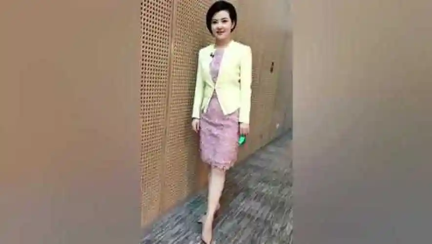 央视法制频道主持人路晨的生活照真是少女感爆棚一般在电视上很难见