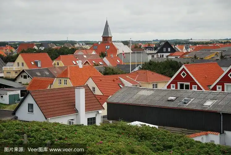 欧洲小镇的红瓦屋顶.