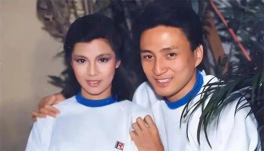 回顾翁美玲葬礼,黄日华泣不成声,数万粉丝送别,粉丝高喊打死他!