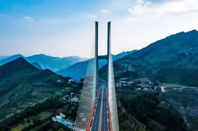 贵州关兴公路世界级自驾天路被誉为人类奇迹之一