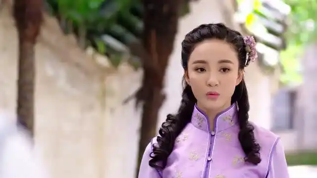 忍冬艳蔷薇:蔷薇劝忍冬不要乱跑,要是染上传染病就惨了