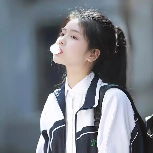 小众氛围感校园风女生头像无水印