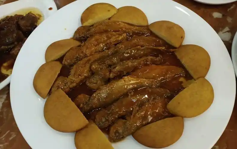 鸿起顺饭庄(食品街总店)