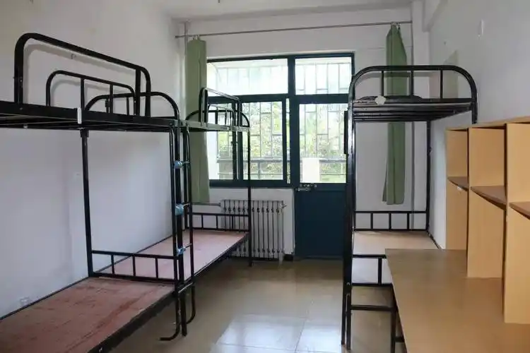 烟台大学有四人间宿舍吗?