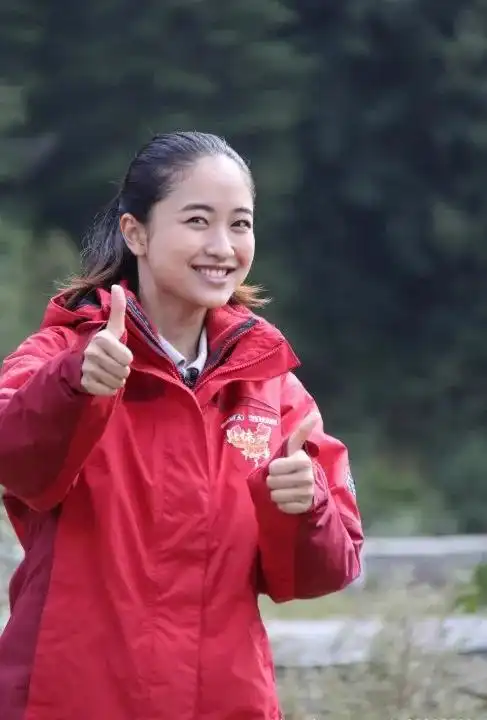 远方的家主持人唐天骄美照