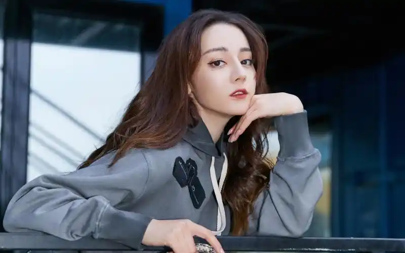 高清无水印,美女明星迪丽热巴桌面壁纸下载(9张)