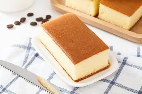 一组随意拍摄日式戚风方蛋糕