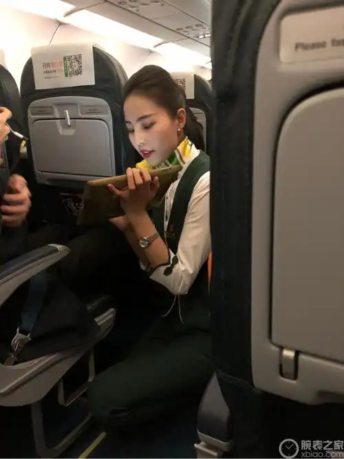 春秋空姐蹲式服务镇楼,本人在此谨以至真至诚发誓,这辈子再不坐廉航!