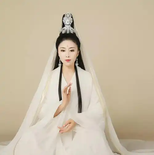 总出品人,主演张洛慈观音扮相.