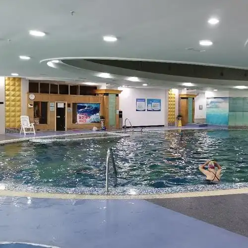 鸿福酒店游泳馆图片