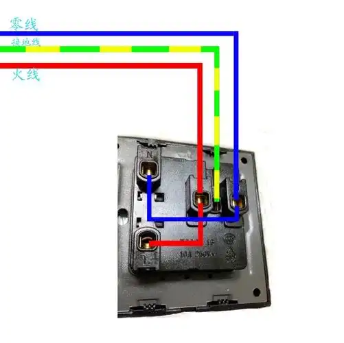 请问这种面板怎么接线可以实现3个插座都有电
