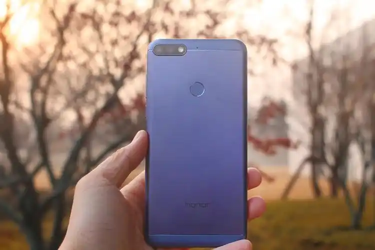 为加入人脸识别增加7000万成本 荣耀畅玩7c上手评测