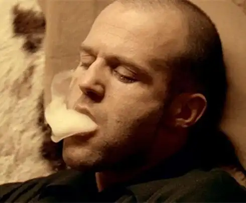 图杰森斯坦森最好看的电影两杆大烟枪至今稳坐第一把交椅