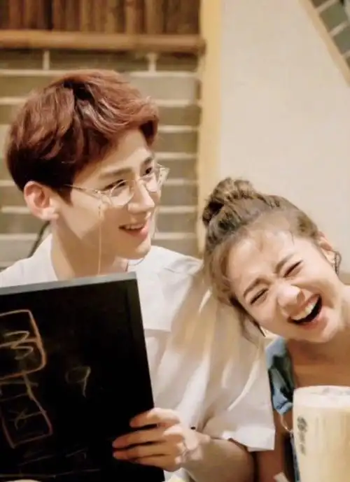 我怕黑,他姓白,听说我们这叫老天保媒@白敬亭