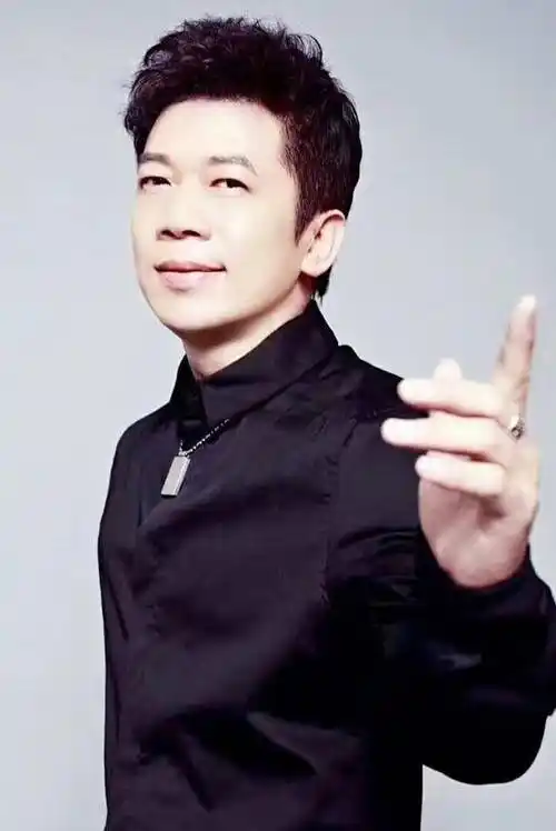 原创55岁歌手陈星遭群嘲直播连麦输网红曾创作经典歌曲流浪歌