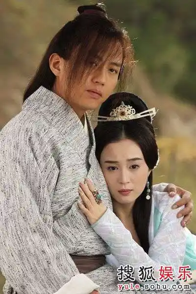 周芷若--刘竞梨花带泪"张无忌"怀中小鸟依人