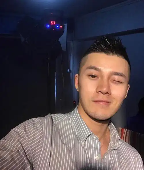 ins天菜帅哥 短发寸头健身真实肌肉帅哥照片(5)