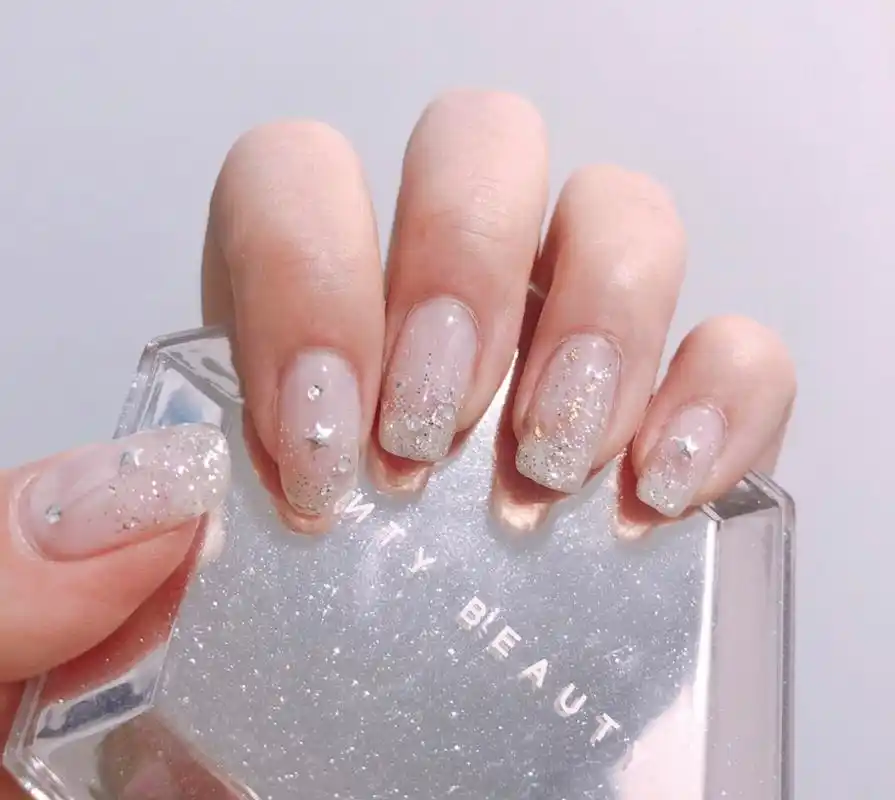 原创清新动人的仙气透明美甲,初夏小仙女们的专属美甲看这里哦!