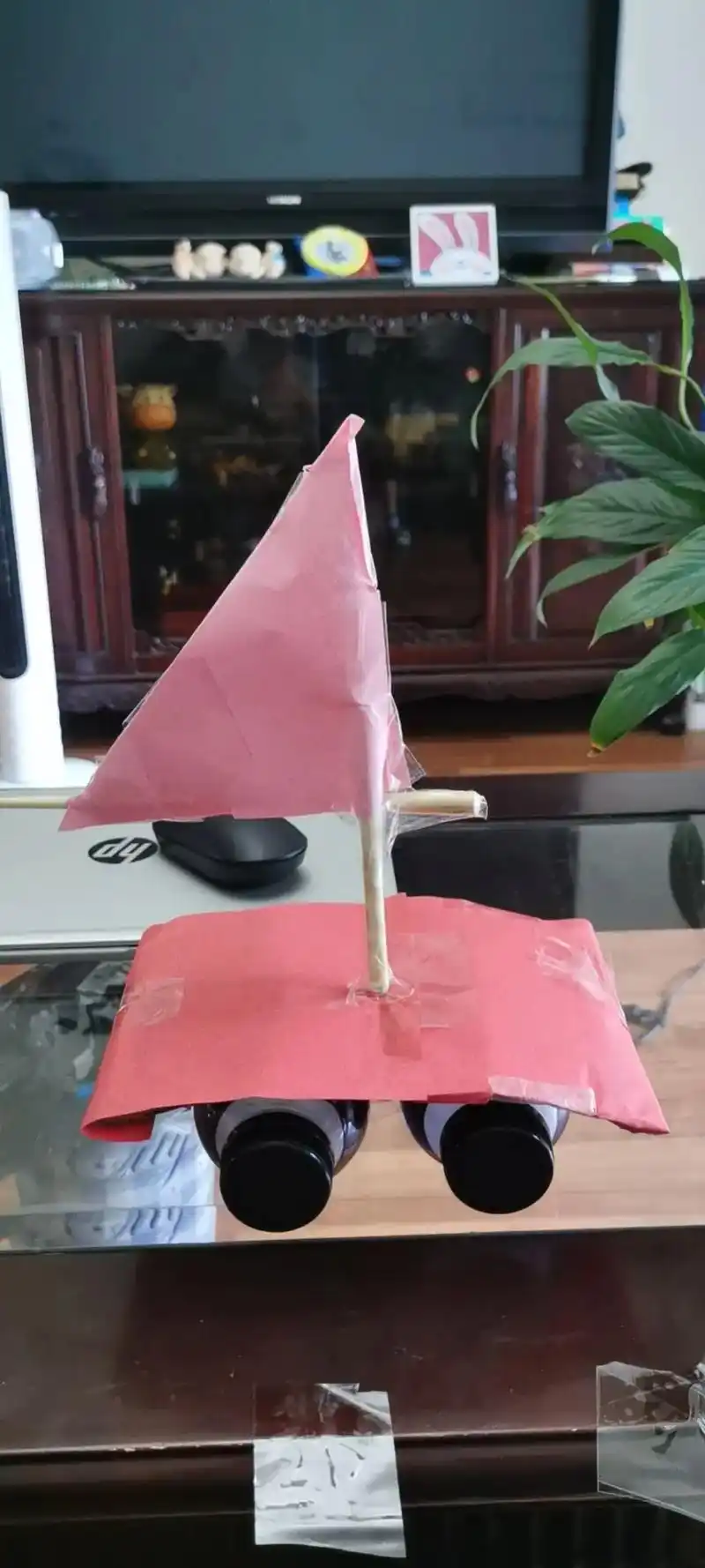 手工作业  这娃审美要加强 只恨贴纸太少没贴满 - 抖音