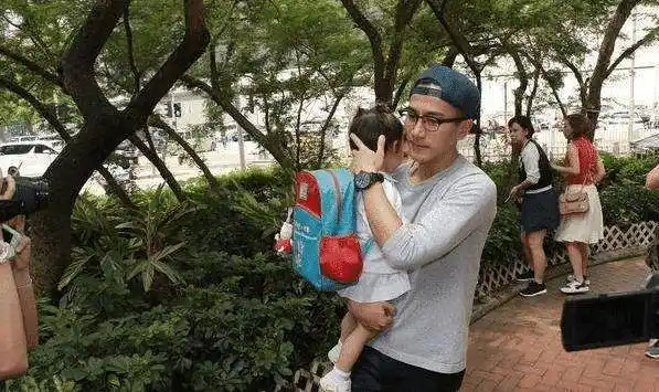 杨幂魏大勋领证了?粉丝开心得纷纷送祝福._刘恺威_黑色_女神