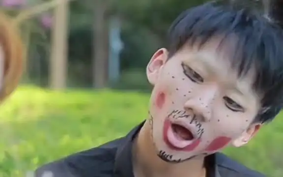 我很丑吗剧情变装