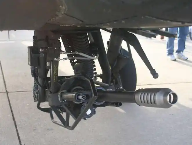 阿帕奇上的m230机炮