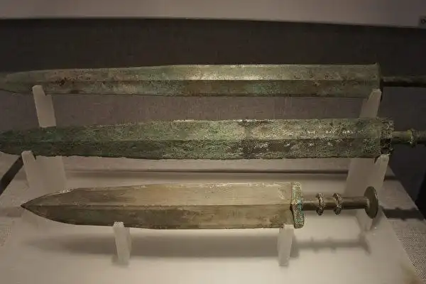 兵马俑出土"神剑",x光照射后发现奥秘,美国专家:绝不可能