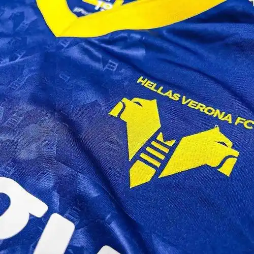 维罗纳发布202223赛季主场球衣