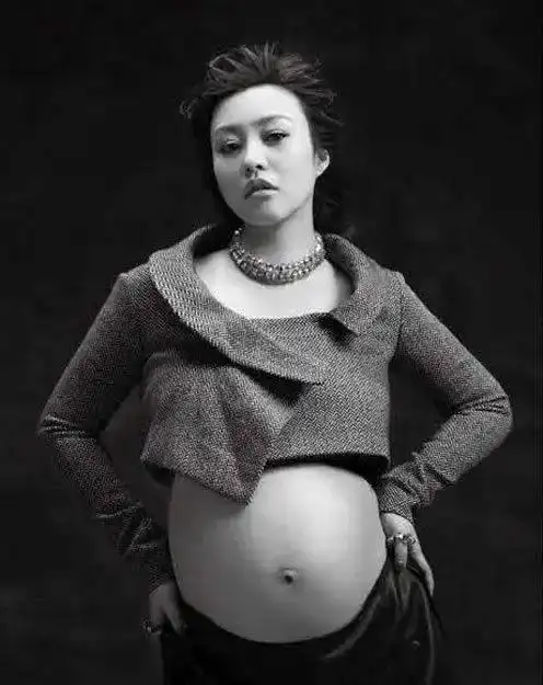 "文艺女神"郝蕾:25岁一脱成名,经历两段失败婚姻,44岁美如少女