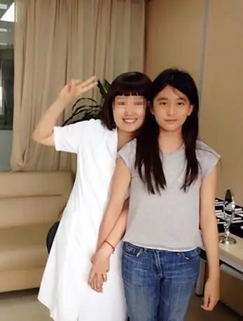 毛阿敏十一岁女儿近照 长相清纯似混血(组图)