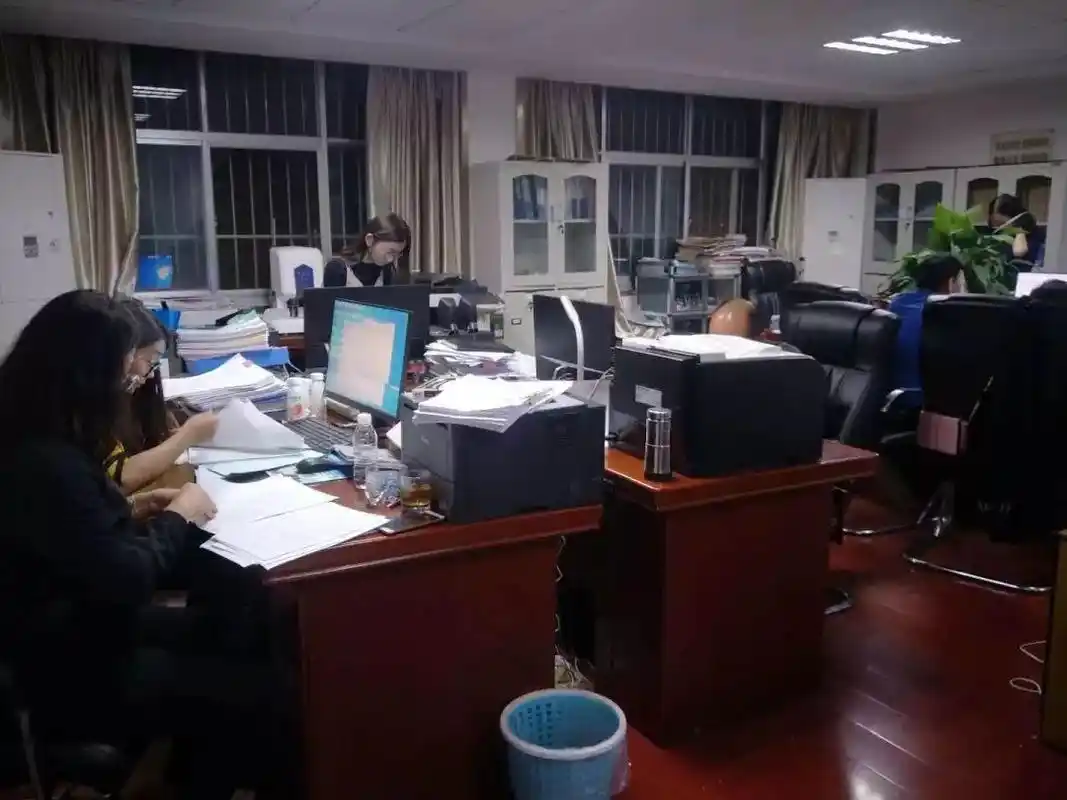 考上公务员之后小伙傻眼了,要如何才能买得起一套房?