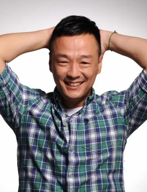 曝港星王喜在京安检 因说"你们中国电信"遭斥责